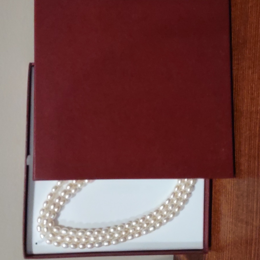 Freshwater Pearl Three Strand Necklace with sterling Silver Clasp, Nib - Picture 4 of 5